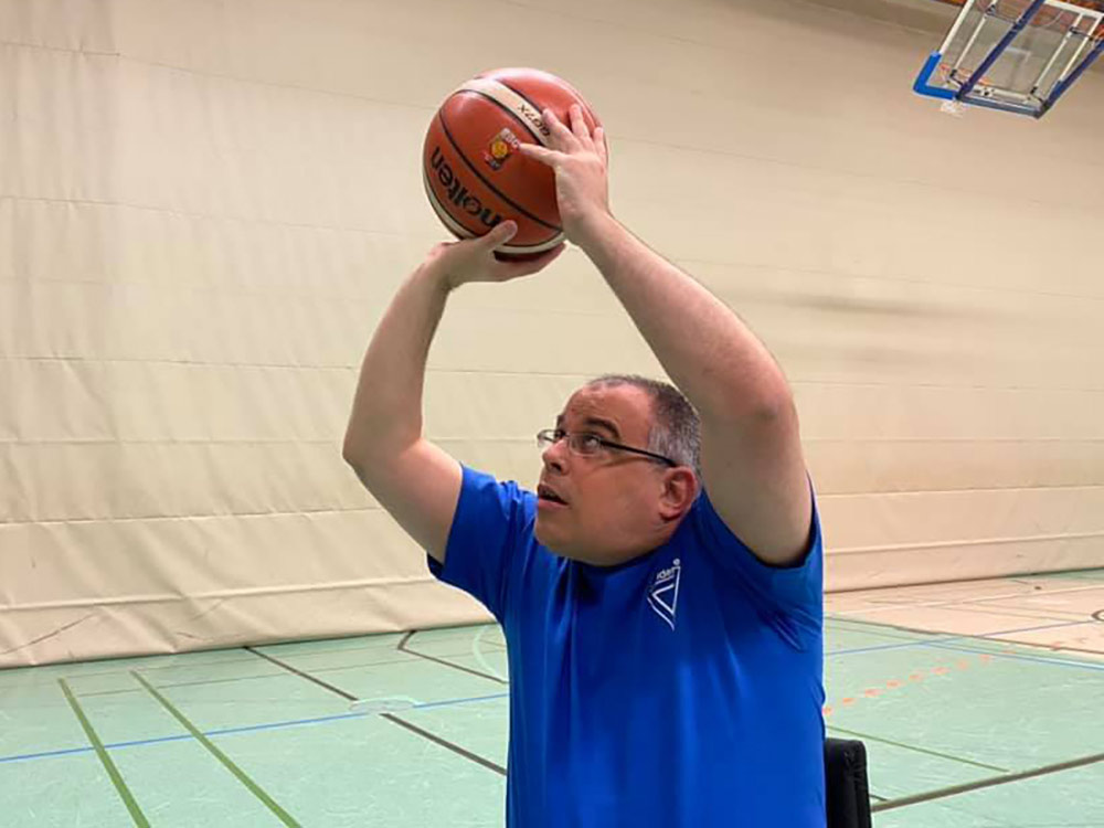 Boris Krünitz spielt Rollstuhlbasketball.