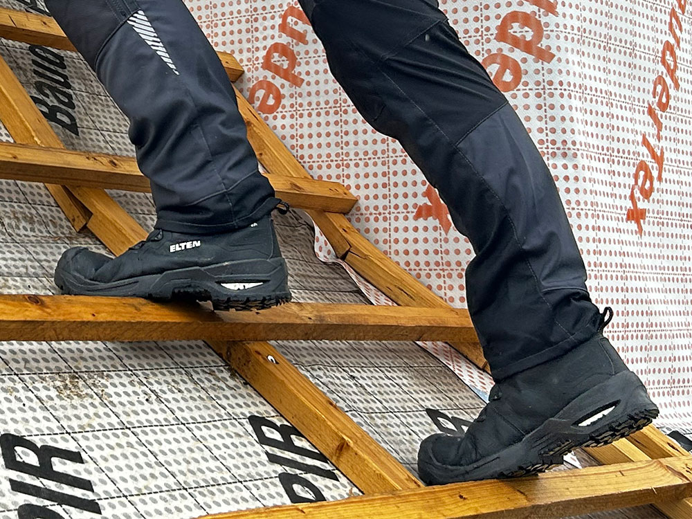 Der ELTEN Sicherheitsstiefel ANTONIO XXSG BOA® GTX Mid ESD S3S WR CI in Nahaufnahme