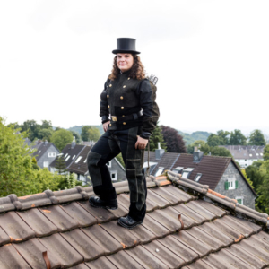 729851-REACTION XXT Pro BOA® Low ESD S3S 729851-REACTION XXT Pro BOA® Low ESD S3S-Schornsteinfegerin auf dem Dach
