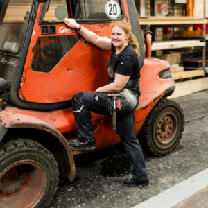 729831-SENEX XXT Pro BOA® ESD S3S 729831-SENEX XXT Pro BOA® ESD S3S- Frau auf einer Baustelle